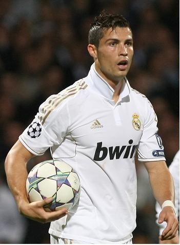 尹鸿博：明天是我生涯最后一场中超，因伤不得不做出退役选择（尹鸿博因伤宣布退役：明日迎来中超生涯最后一战）