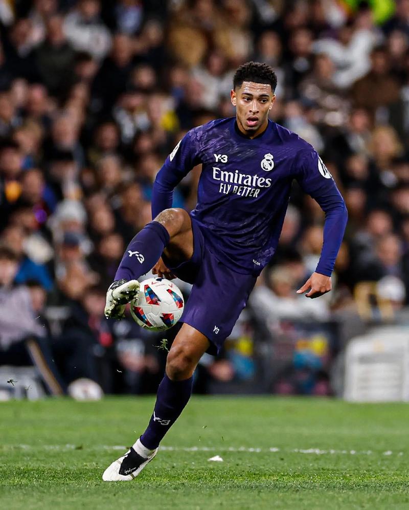 手感火热！布伦森17中9砍下33分&第三节独拿20分（布伦森火力全开！17投9中轰下33分，第三节独取20分）